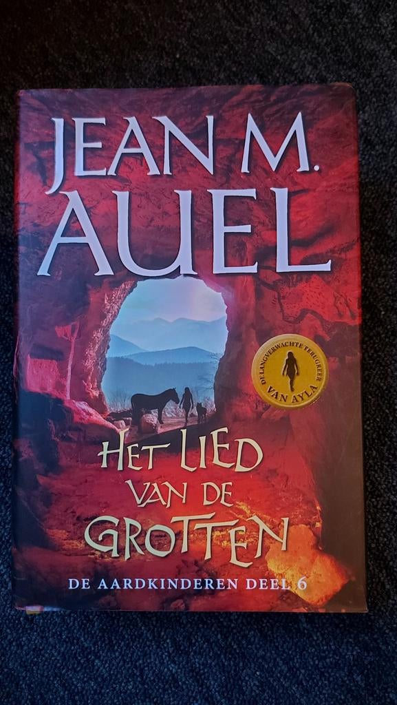 Het Lied van de Grotten - De Aardkinderen Deel 6, Ophalen of Verzenden, Gelezen, Jean M. Auel