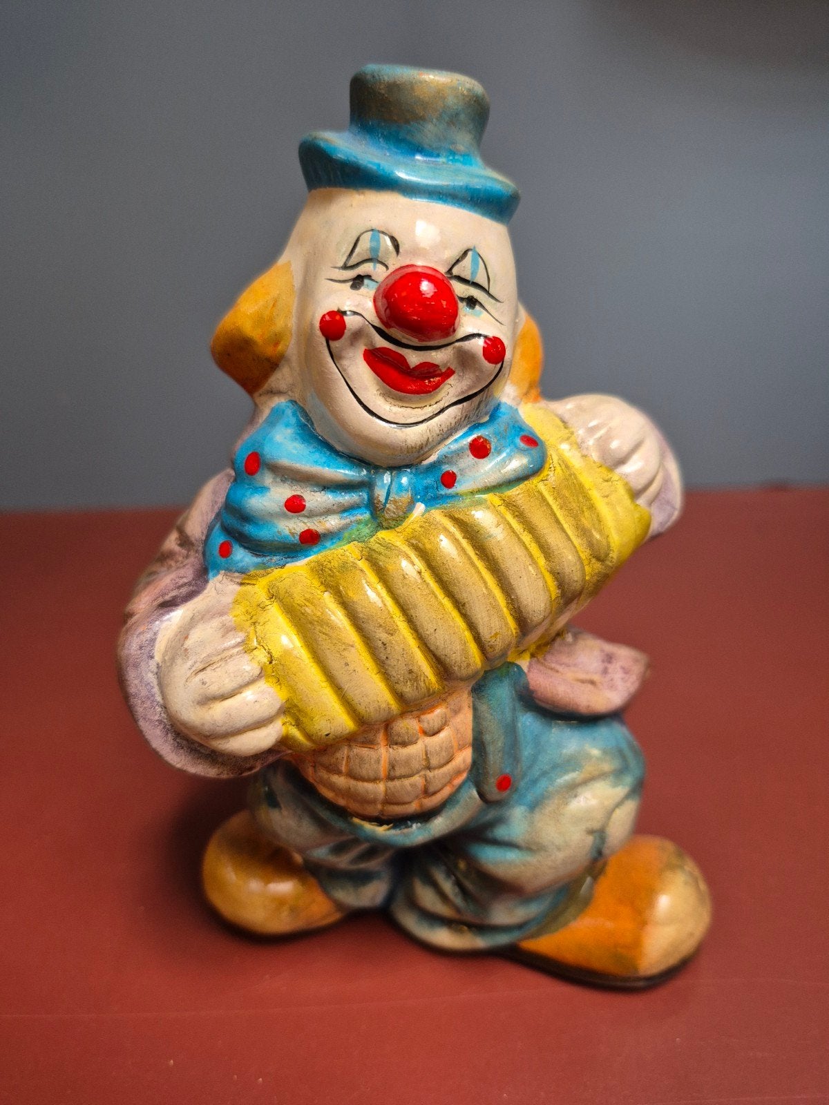 Leuke spaarpot. Clown met accordeon, Verzamelen, ., Steen, Aardewerk of Keramiek, Ophalen of Verzenden, Zo goed als nieuw