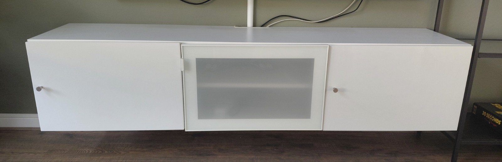 Witte tv-meubel met glazen deur en opbergruimte, Ophalen, Gebruikt, Glas, 150 tot 200 cm