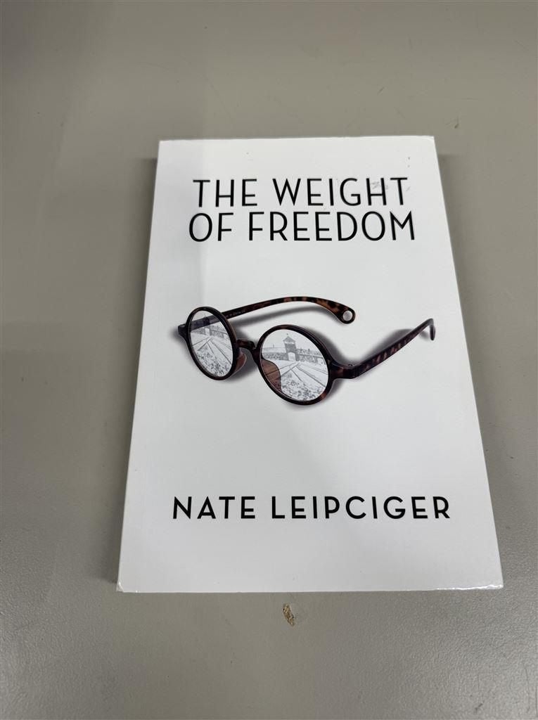 The Weight of Freedom- Nate Leipciger- Survivor Memories, Ophalen of Verzenden, Tweede Wereldoorlog, Zo goed als nieuw, Overige onderwerpen