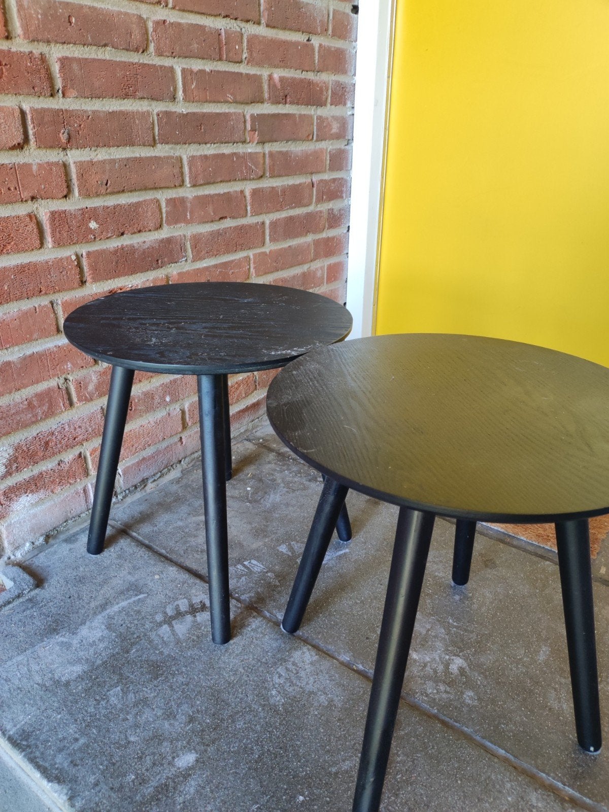 Set van 2 leuke zwarte bijzettafeltjes, Minder dan 55 cm, Gebruikt, Rond, Modern