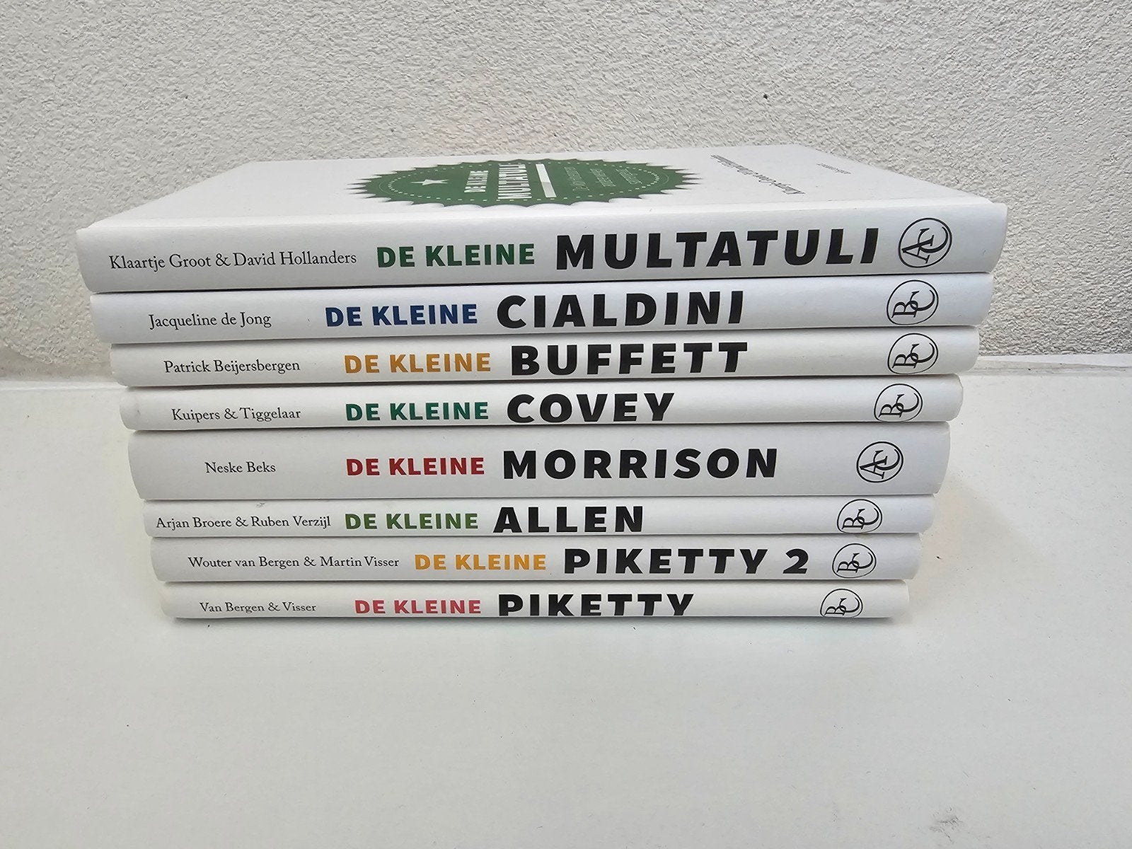 De Kleine Serie Boeken Multatuli, Cialdini, Buffett, Covey, Ophalen of Verzenden, Gelezen, Verschillende auteurs
