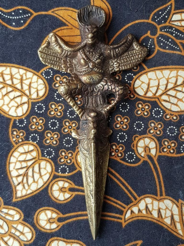 Mooie antieke Oosterse Purba van brons met Garuda 17 cm., Antiek en Kunst, Kunst | Niet-Westerse kunst, Ophalen of Verzenden
