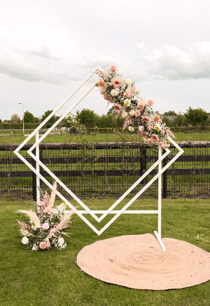 Te huur - Stalen wit backdrop frame ruit, Ophalen, Zo goed als nieuw, Versiering, Geboorte of Huwelijk