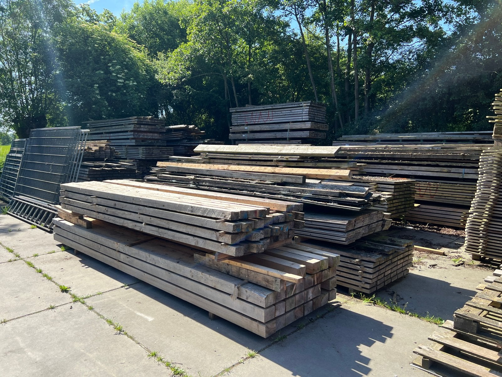 GROTE UITVERKOOP HOUT - VRACHTWAGENS VOL., Ophalen, Zo goed als nieuw, 250 cm of meer, Planken