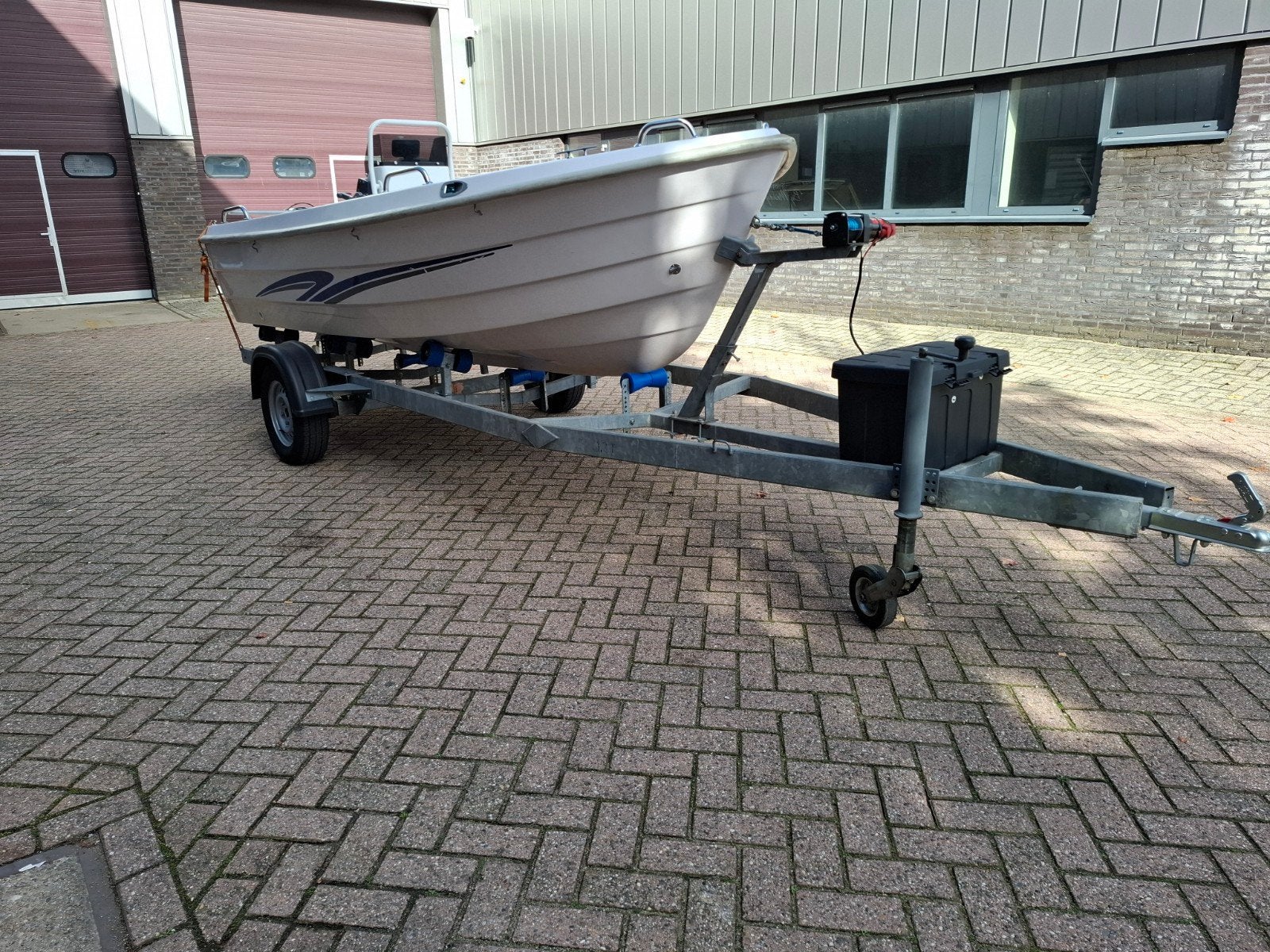 Consoleboot met Yamaha F20BEP buitenboordmotor en trailer, Watersport en Boten, Overige merken, Gebruikt, Buitenboordmotor, Polyester