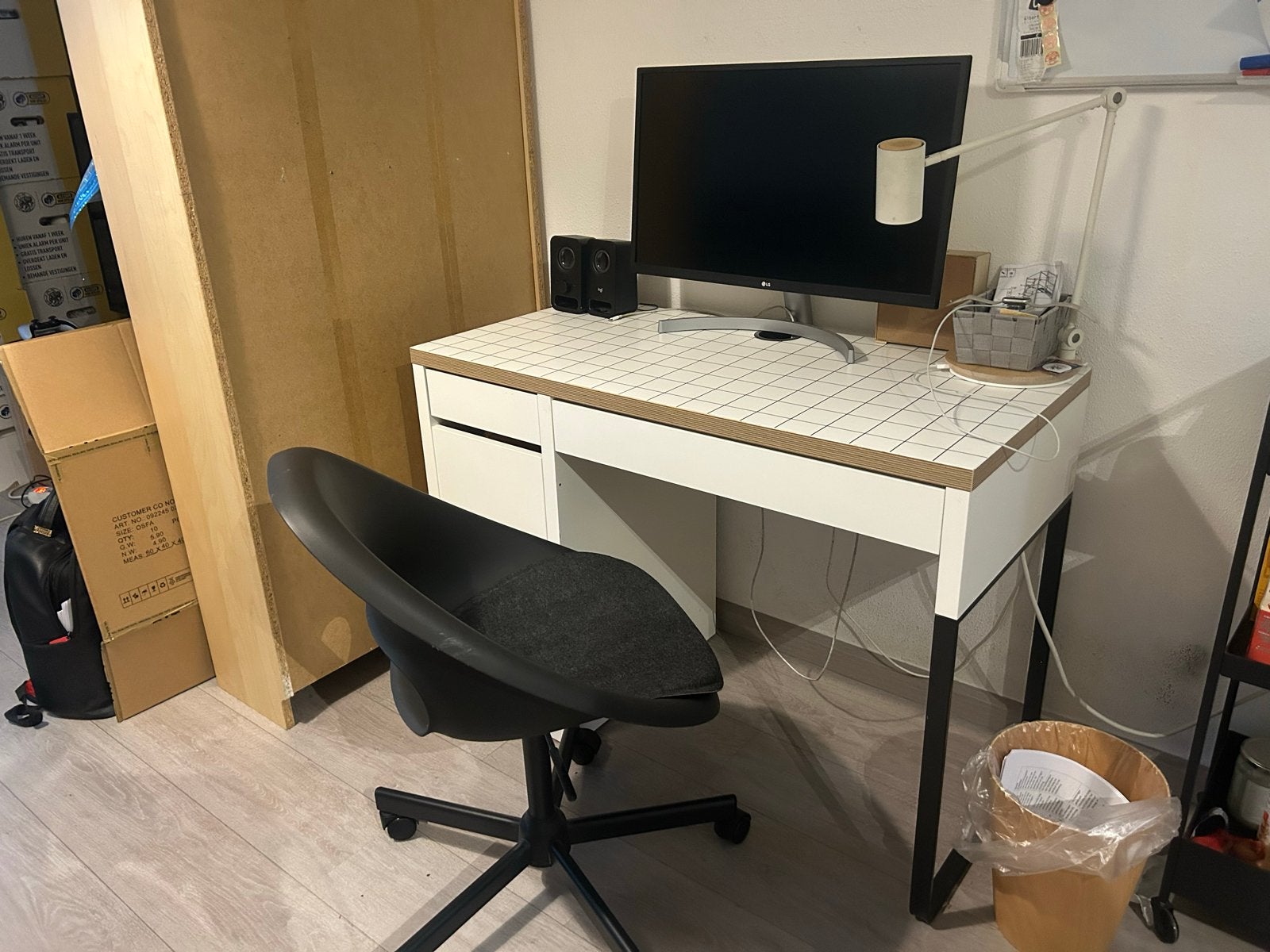 IKEA Micke bureau met stoel, Ophalen, Gebruikt, Met lades, Spaanplaat of MDF