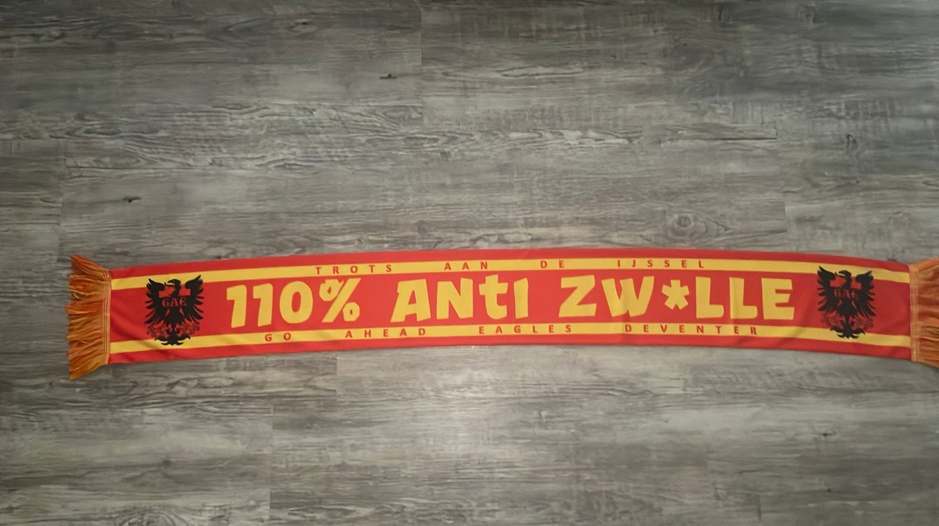 Go Ahead Eagles sjaal 110% Anti Zwolle, Ophalen of Verzenden, Zo goed als nieuw, Overige binnenlandse clubs, Vaantje of Sjaal