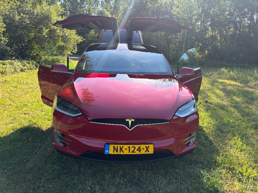 BLOEDMOOIE TESLA MODEL X 90 D - ROOD, Model X, Zwart, 124 €/maand, 2374 kg