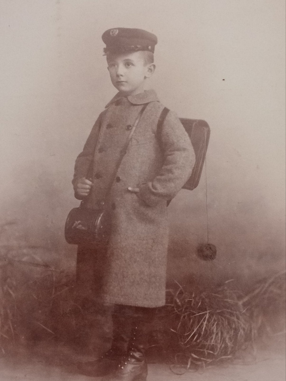 Antieke foto van jongen in uniform, Berlijn, Ophalen of Verzenden, Voor 1940, Gebruikt, Kind