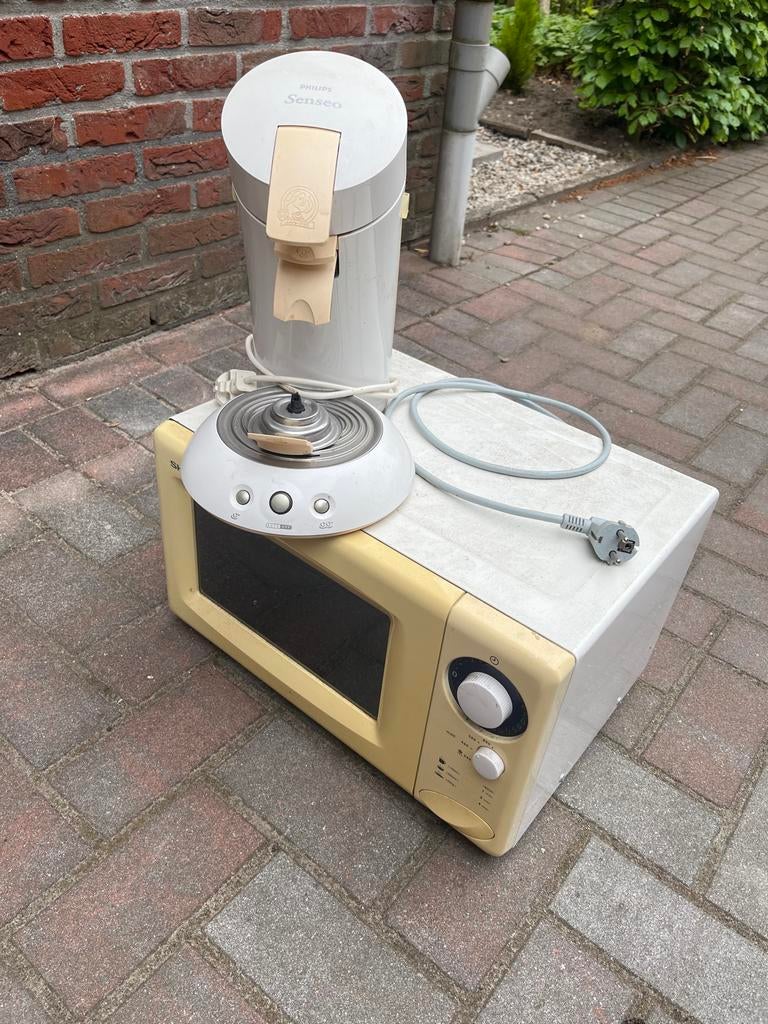 Sharp magnetron en Philips Senseo koffiezetapparaat, Gebruikt, Ophalen of Verzenden, Magnetron, 45 tot 60 cm