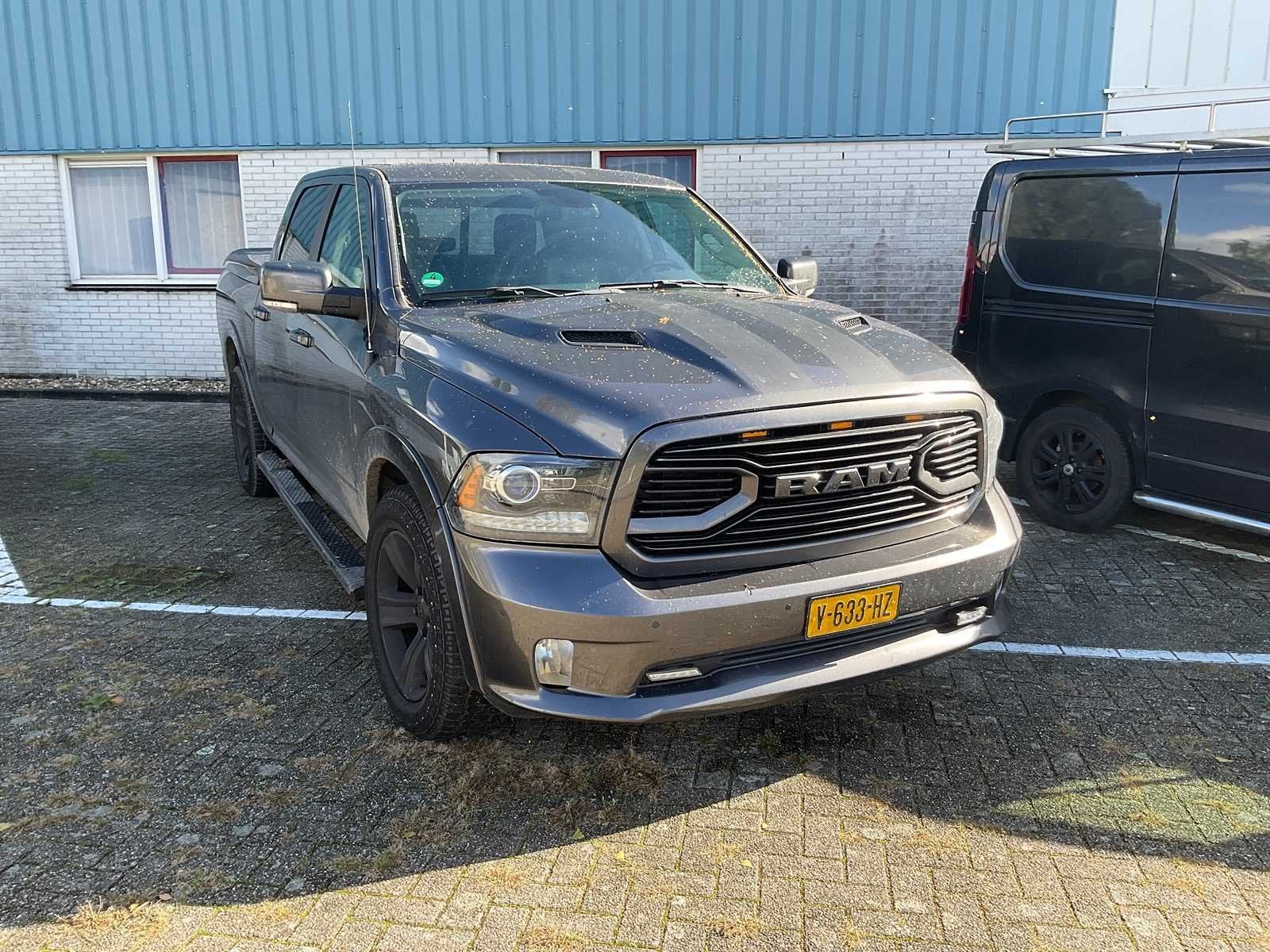 Dodge - Ram 1500 - 5.7 V8 QC 6'4 - Bedrijfswagen, Auto's, Gebruikt, Euro 6, Origineel Nederlands, Bedrijf