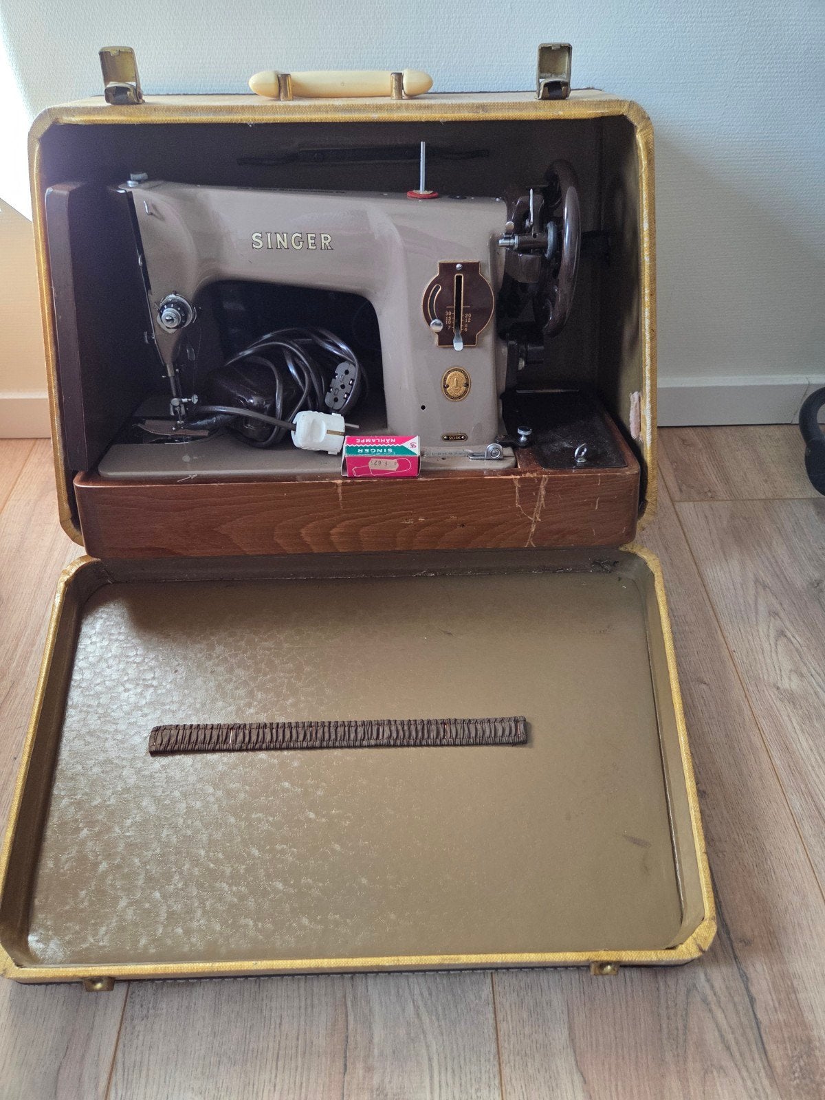 Vintage Singer Naaimachine met koffer, Hobby en Vrije tijd, Naaimachines en Toebehoren, Ophalen of Verzenden, Gebruikt, Naaimachine