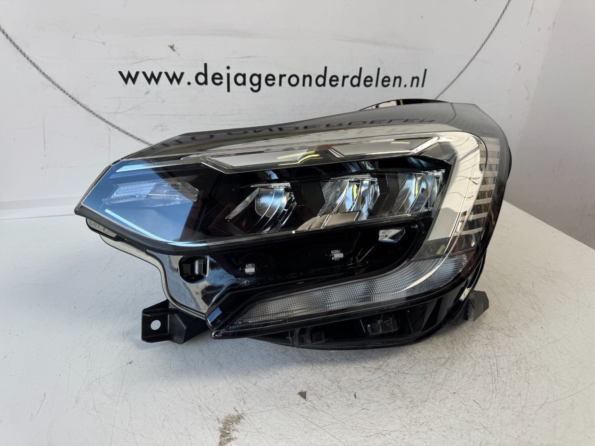 RENAULT CAPTUR II KOPLAMP LED PURE VISION 260608054R LINKS, Renault Group, Gebruikt, Contact.group@renault.com, Renault