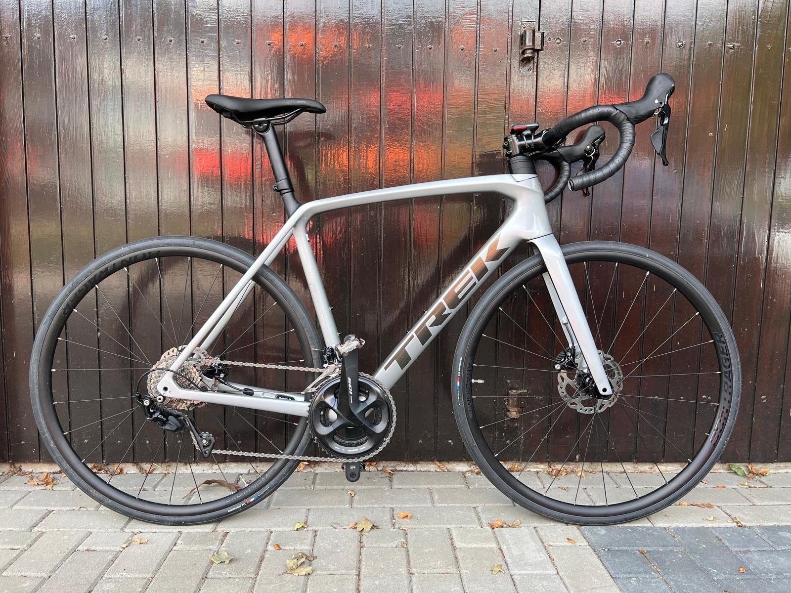 TREK Émonda SL 5 Disc Racefiets - Zo goed als nieuw, 28 inch, Carbon, 10 tot 15 versnellingen, Heren