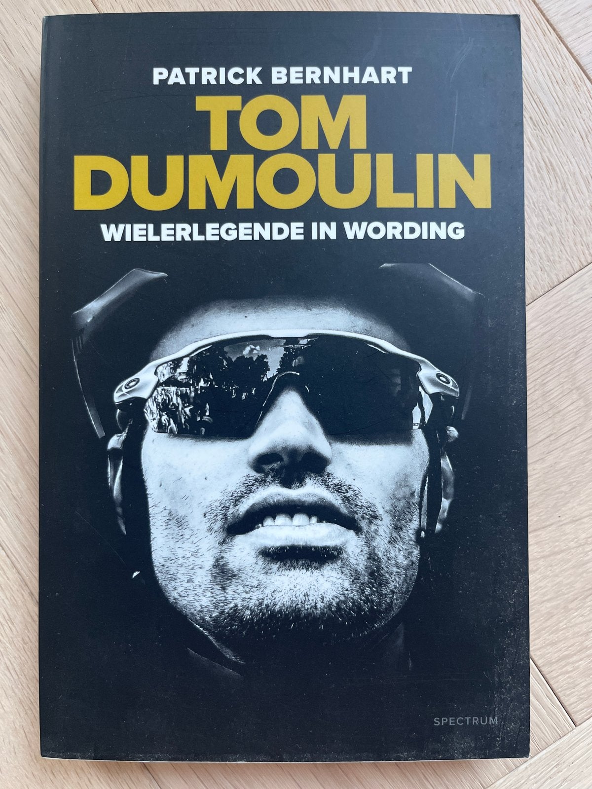 Boek: Tom Dumoulin - Wielerlegende in wording, Ophalen of Verzenden, Gelezen, Lopen en Fietsen