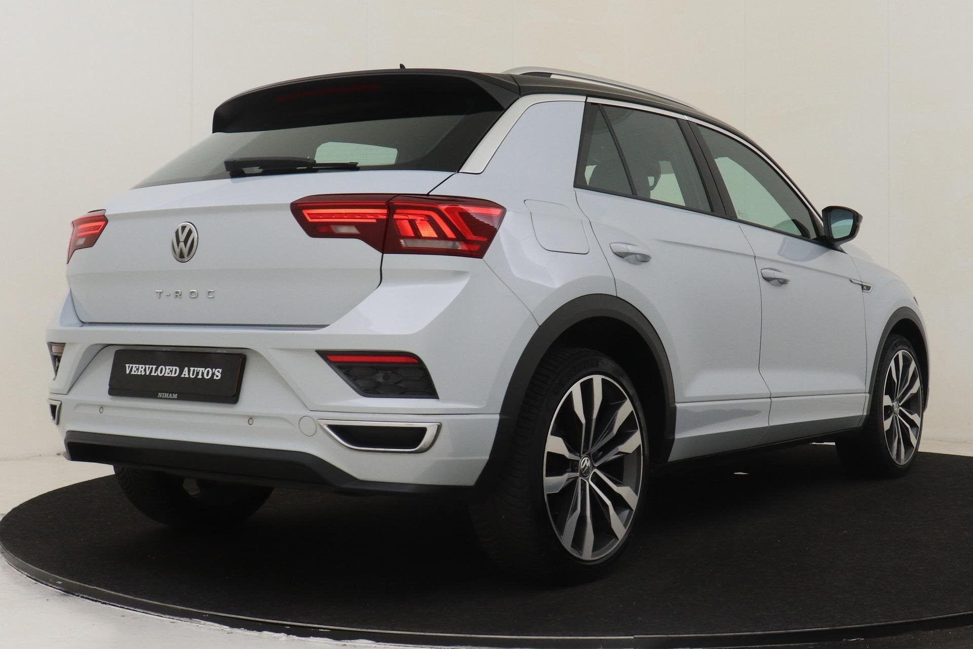 Volkswagen T-Roc 1.5TSI/150PK SPORT R-LINE -EXECUTIVE|CAMERA, Auto's, Volkswagen, Euro 6, 4 cilinders, 150 pk, Wit