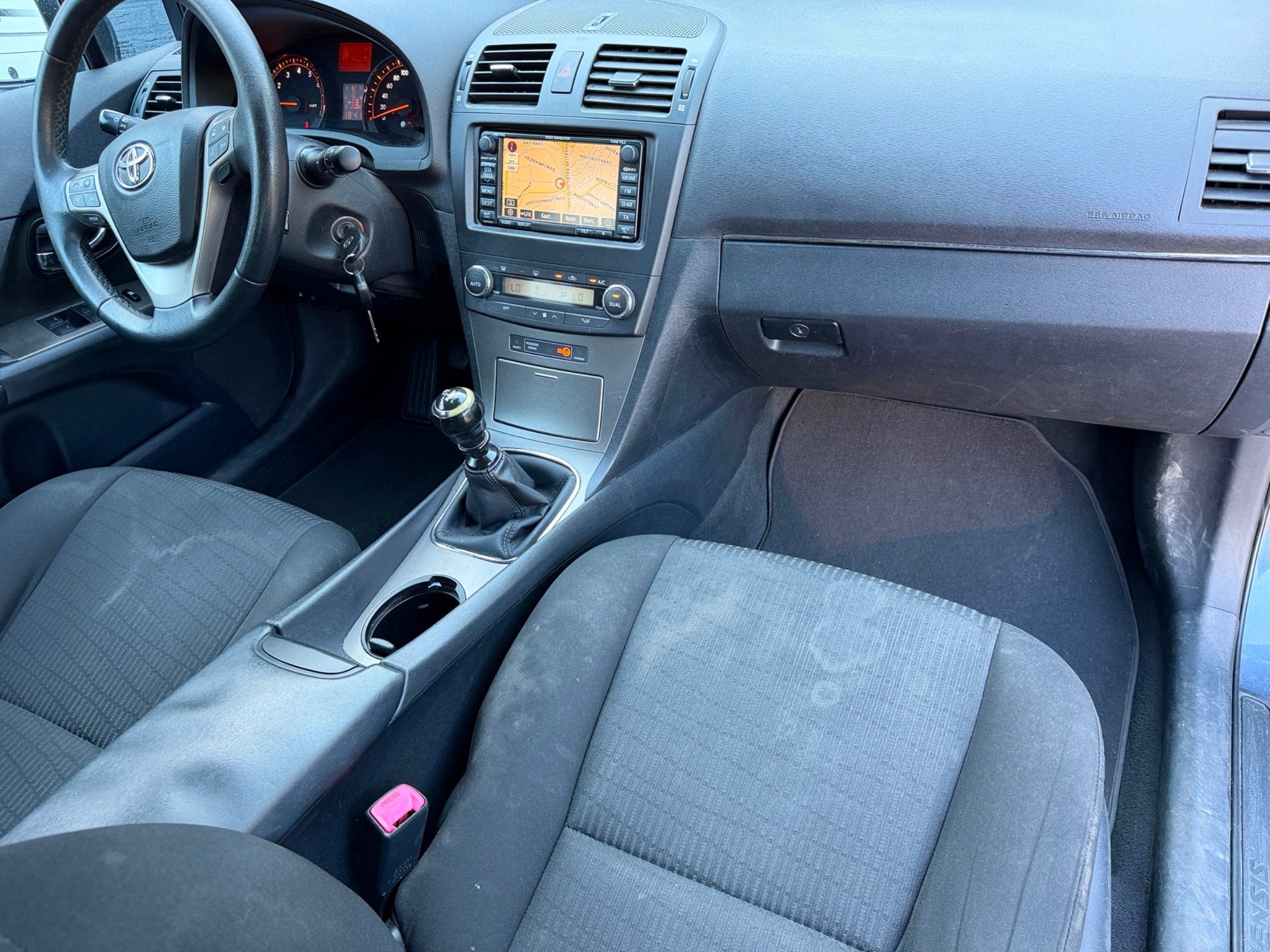 Toyota Avensis Wagon 1.8 VVTi Dynamic 2009, Auto's, Toyota, Zwart, 4 cilinders, Blauw, Handgeschakeld