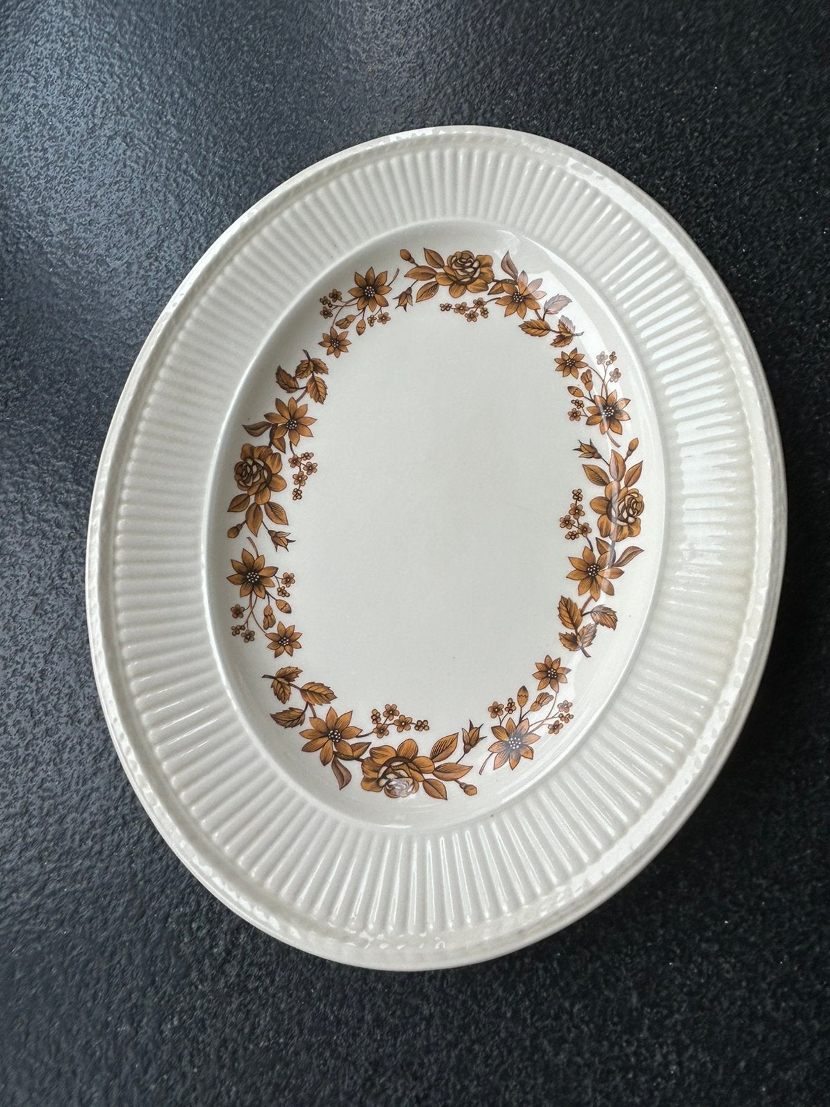Wedgwood Radcliffe serveerschaal 30x23, Huis en Inrichting, Keuken | Servies, Ophalen of Verzenden, Zo goed als nieuw, Porselein