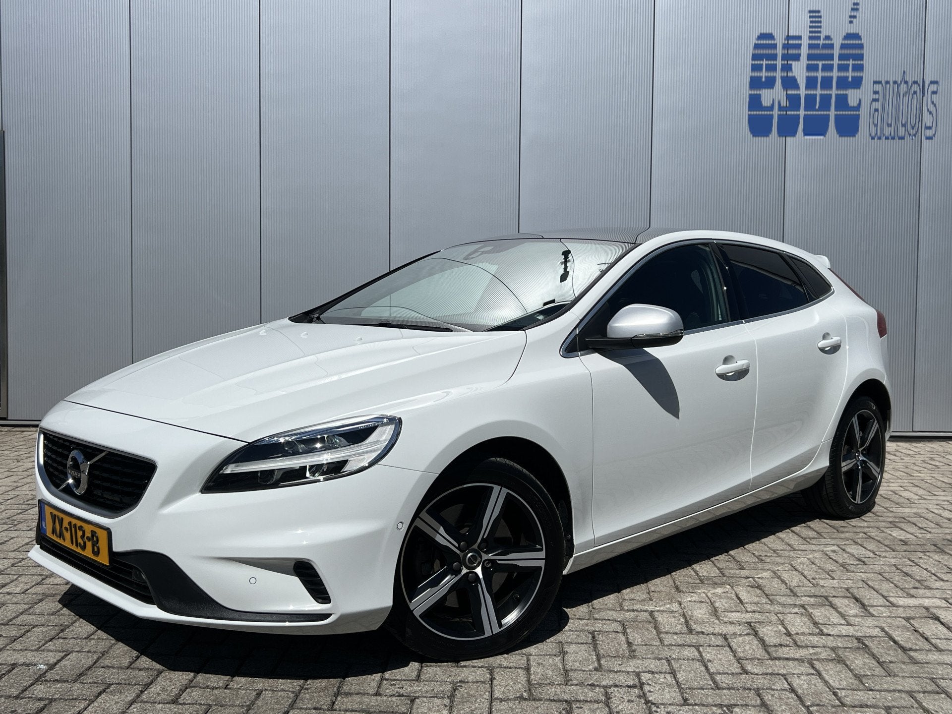 Volvo V40 1.5 T3 Automaat R-Design Polar + Sport Panoramadak, Auto's, Dealer onderhouden, 4 cilinders, Wit, Origineel Nederlands