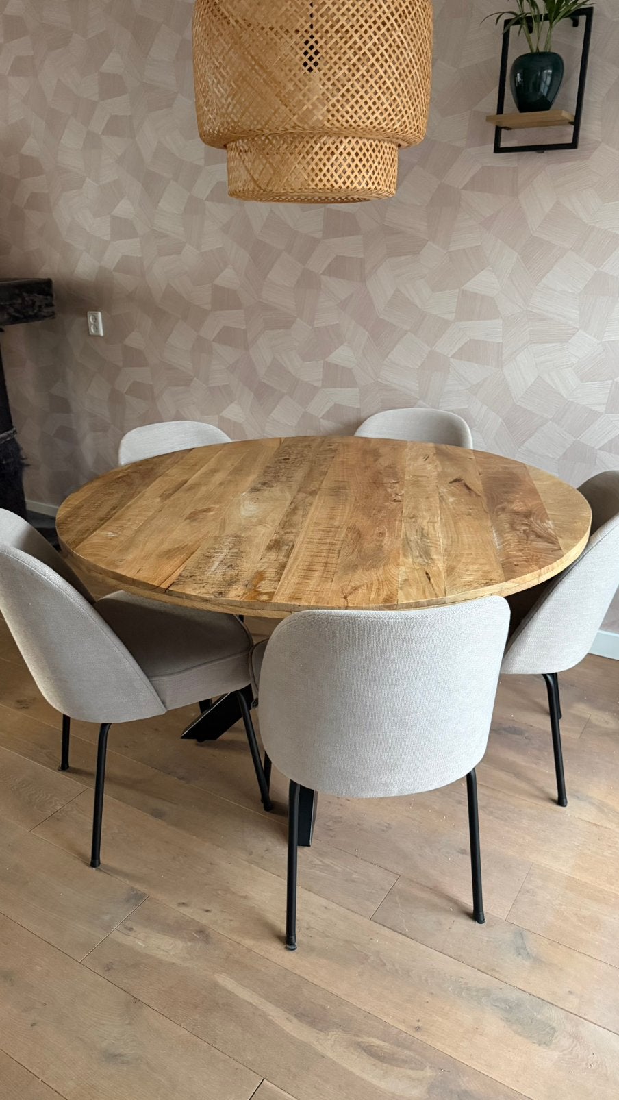Ronde eettafel mangohout, Ophalen, Rond, Zo goed als nieuw, Vijf personen of meer
