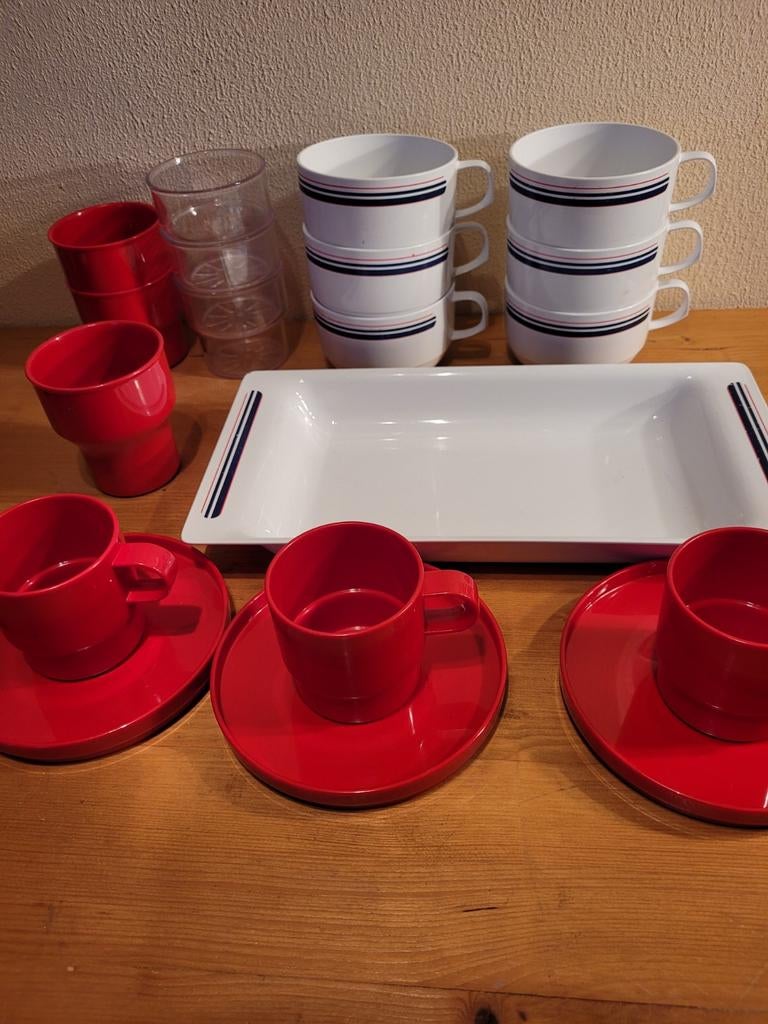 Mepal servies Marina soepkommen beker schaal glazen rood wit, Caravans en Kamperen, Ophalen of Verzenden, Zo goed als nieuw