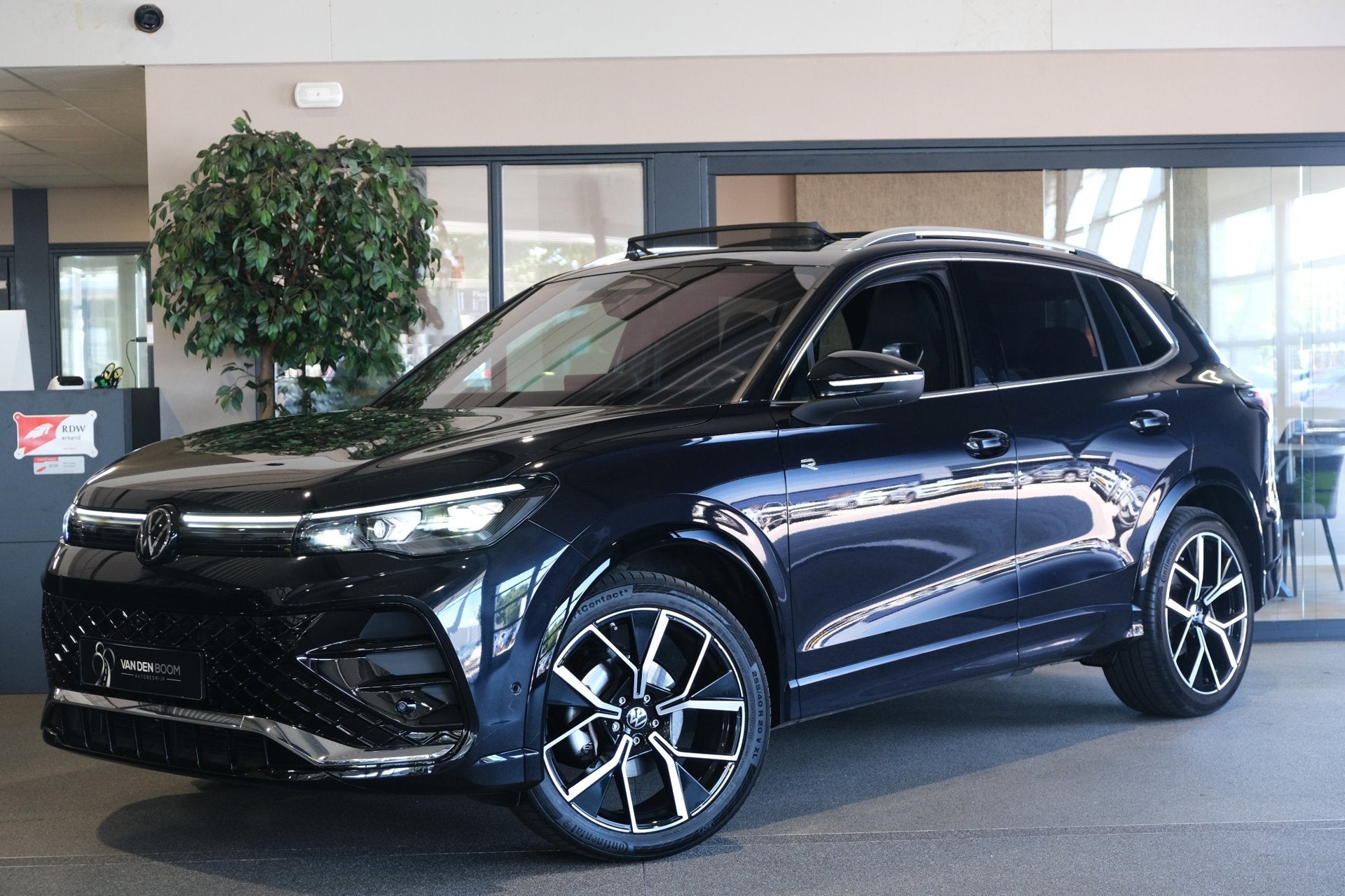 Volkswagen Tiguan 1.5 eTSI 2x R-Line DSG Pano IQ Matrix Trek, 4 cilinders, 150 pk, Zwart, Origineel Nederlands