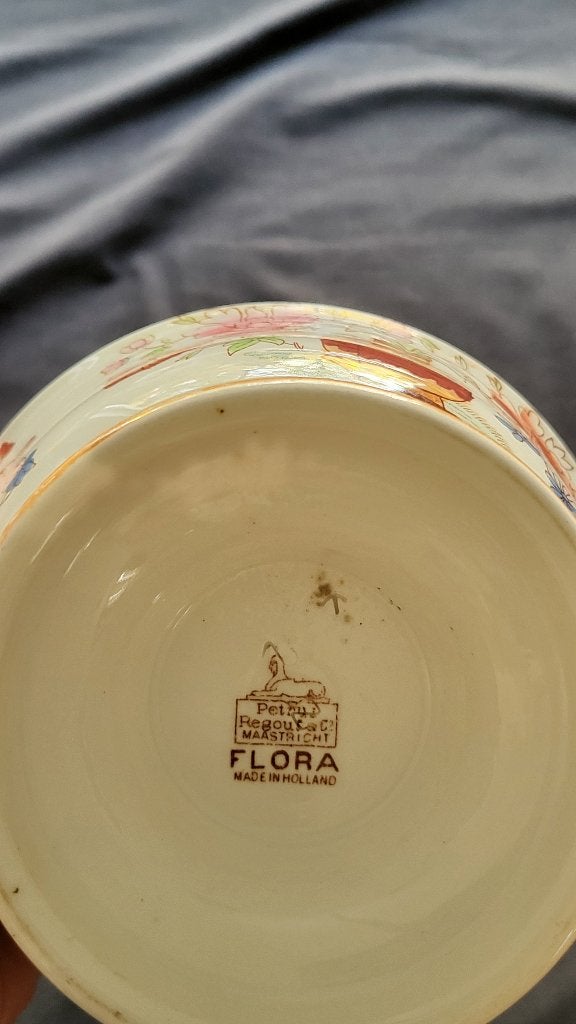Petrus Regout Kastkommen , ontwerp Flora, kleur Roze, Ophalen