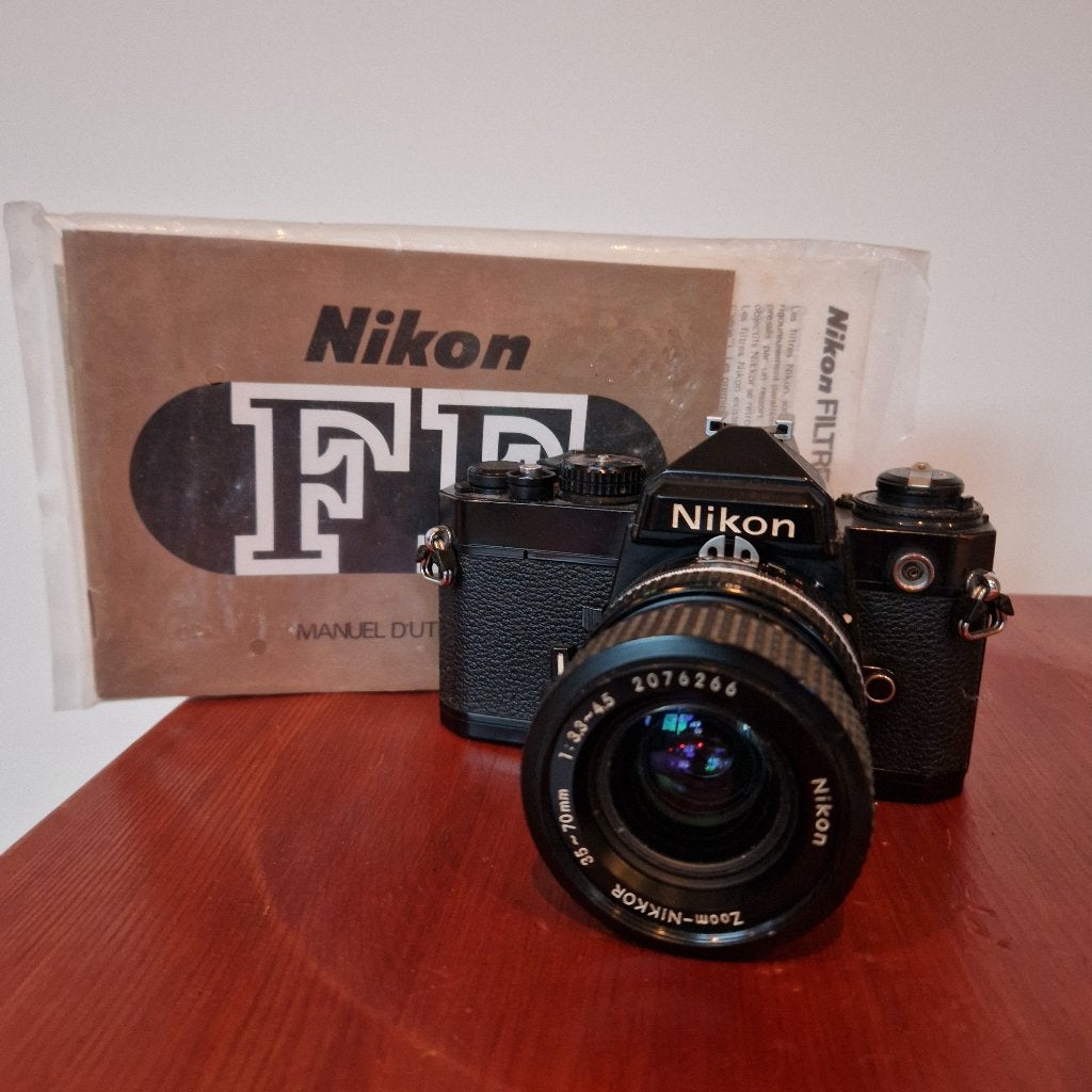 Nikon FE Zwart + Nikkor 35-70mm Analoge SLR + Handleiding, Audio, Tv en Foto, Fotocamera's Analoog, Ophalen of Verzenden, Gebruikt