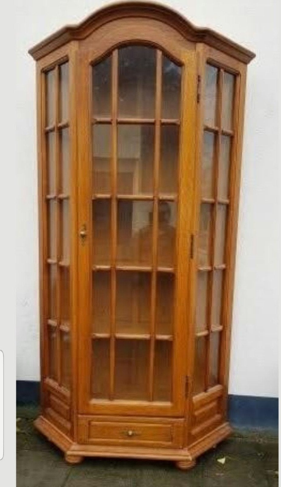 vintage blank eiken houten vitrinekast in goede staat, Klassiek, Met lade(s), Overige houtsoorten, Zo goed als nieuw