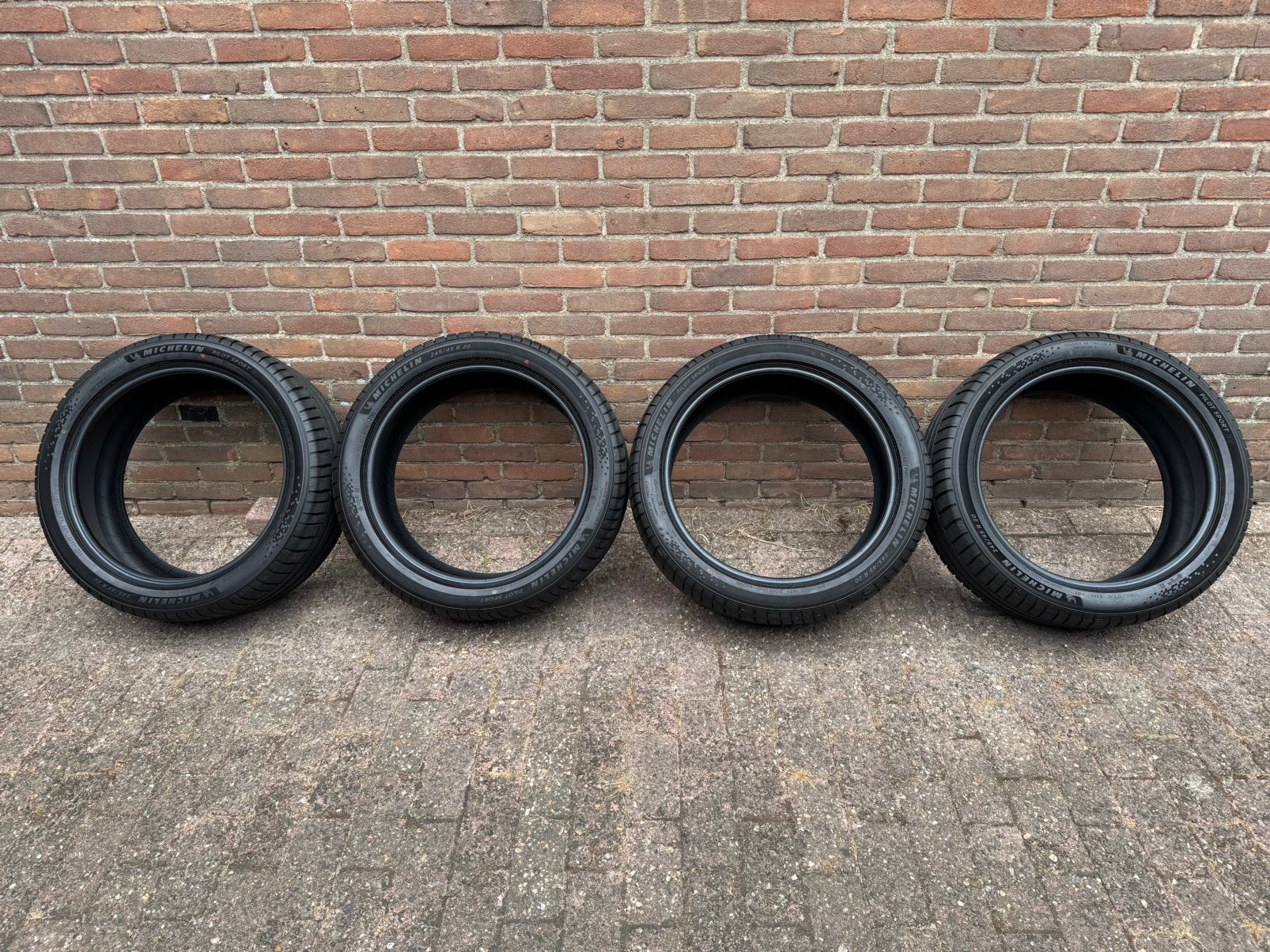 4X Michelin Pilot Sport EV DEMO 245 45 20 Inch 103Y, Auto-onderdelen, Banden en Velgen, Ophalen, 245 mm, Nieuw, Band(en)