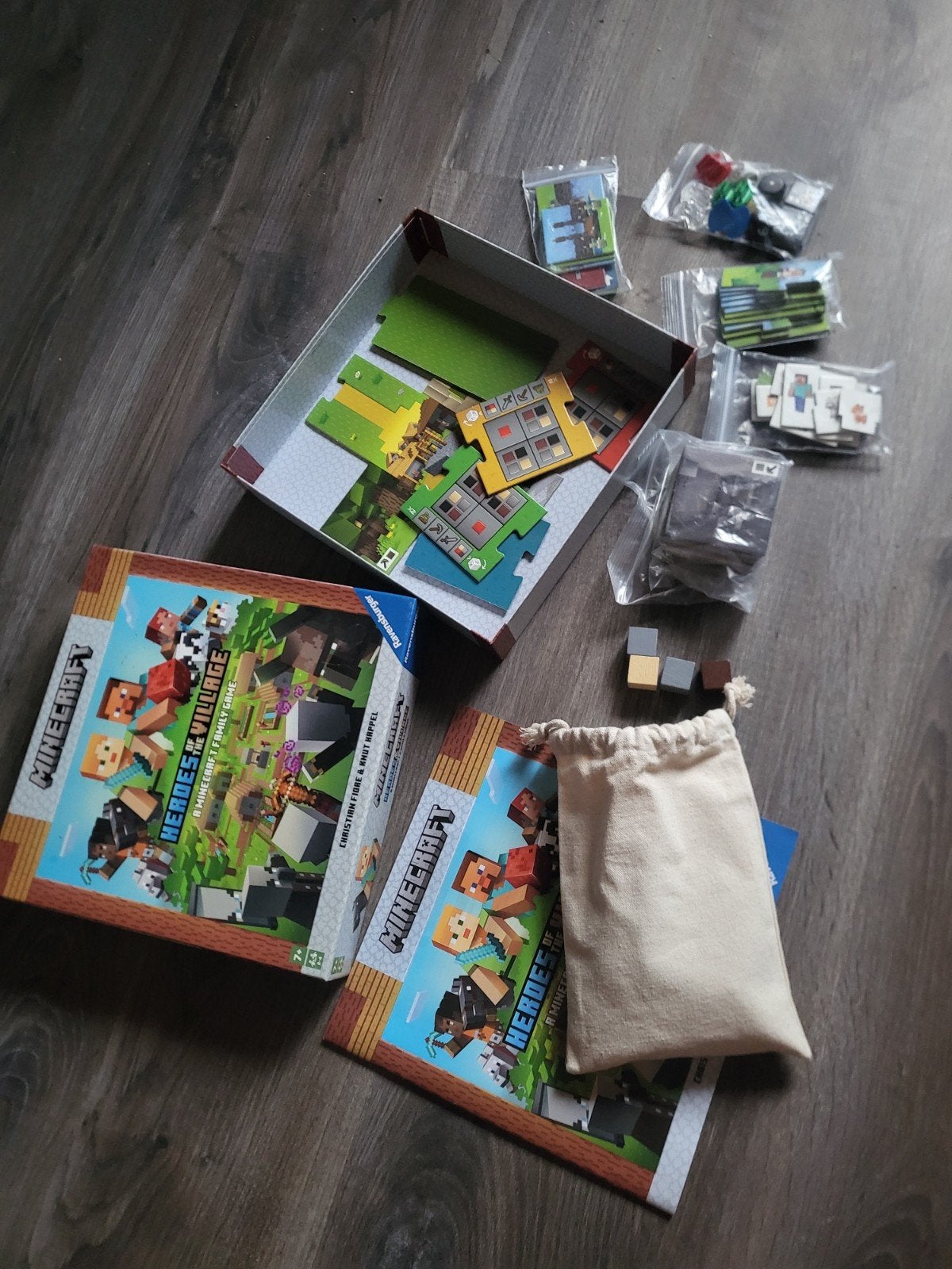 Minecraft Heroes of the Village Bordspel Ravensburger, Hobby en Vrije tijd, Een of twee spelers, Ophalen of Verzenden, Zo goed als nieuw