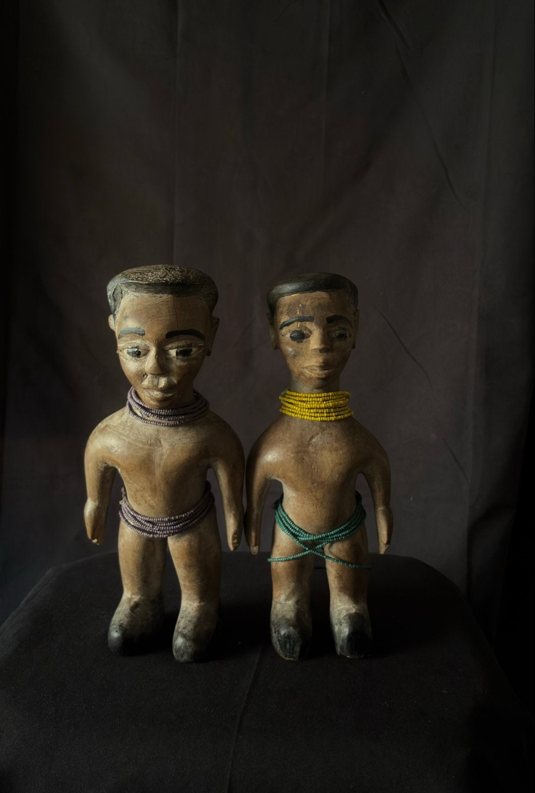 Twee handgesneden houten beelden. Male Twins, Ewe, Ghana, Antiek en Kunst, Hout, Bruin, Afrika, Handgemaakt
