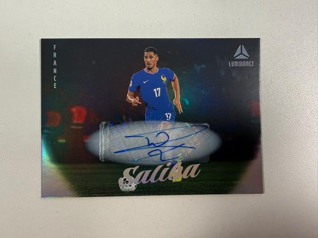 10 William Saliba Auto Luminance France 2026, Ophalen of Verzenden, Nieuw, Buitenlandse clubs, Poster, Plaatje of Sticker
