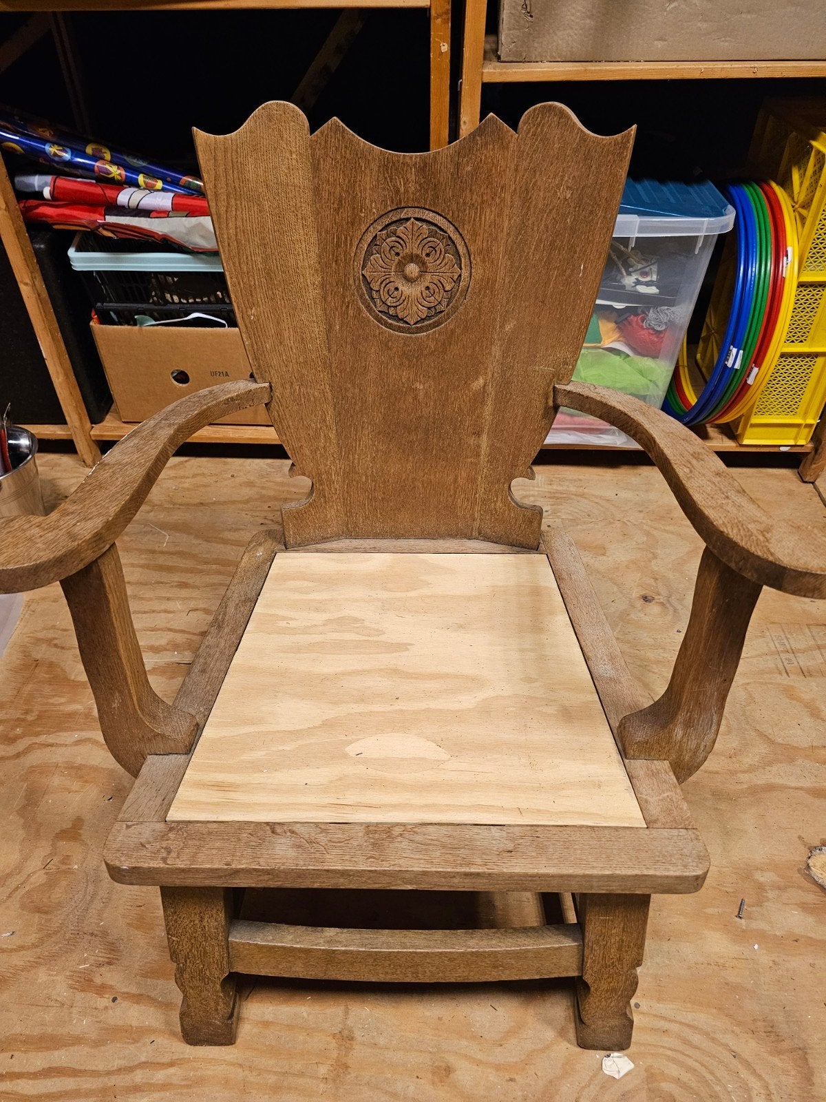 Antieke houten stoel met houtsnijwerk, Ophalen of Verzenden