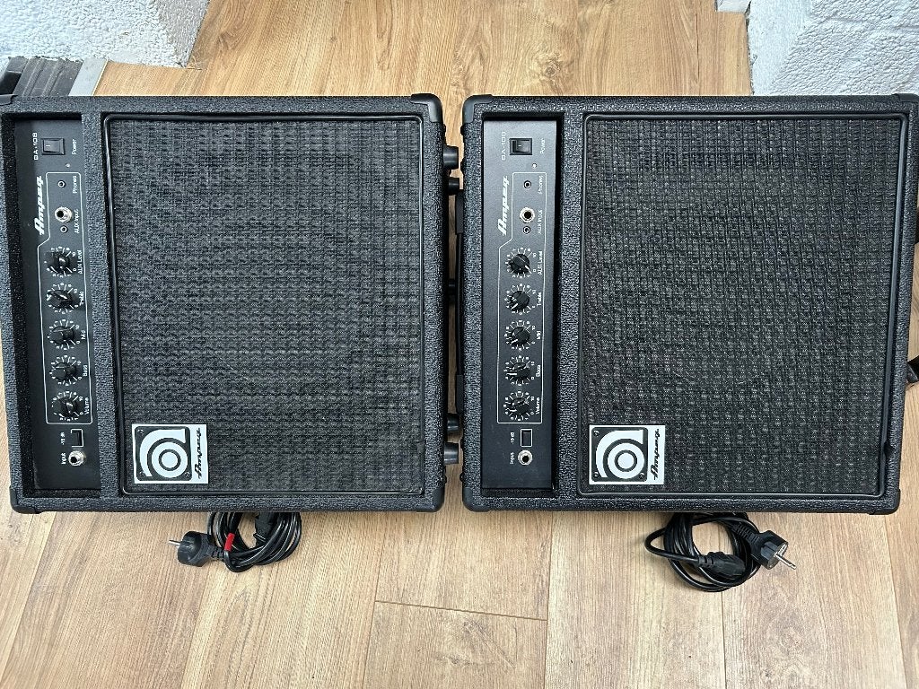 Bas versterker met speaker 20w 2 stuks, Muziek en Instrumenten, Versterkers | Bas en Gitaar, Ophalen, Zo goed als nieuw, Basgitaar