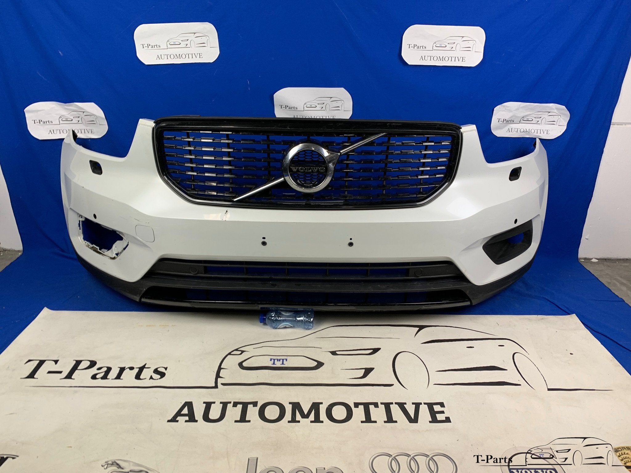 Volvo XC40 R-design voorbumper bumper grille gril rooster