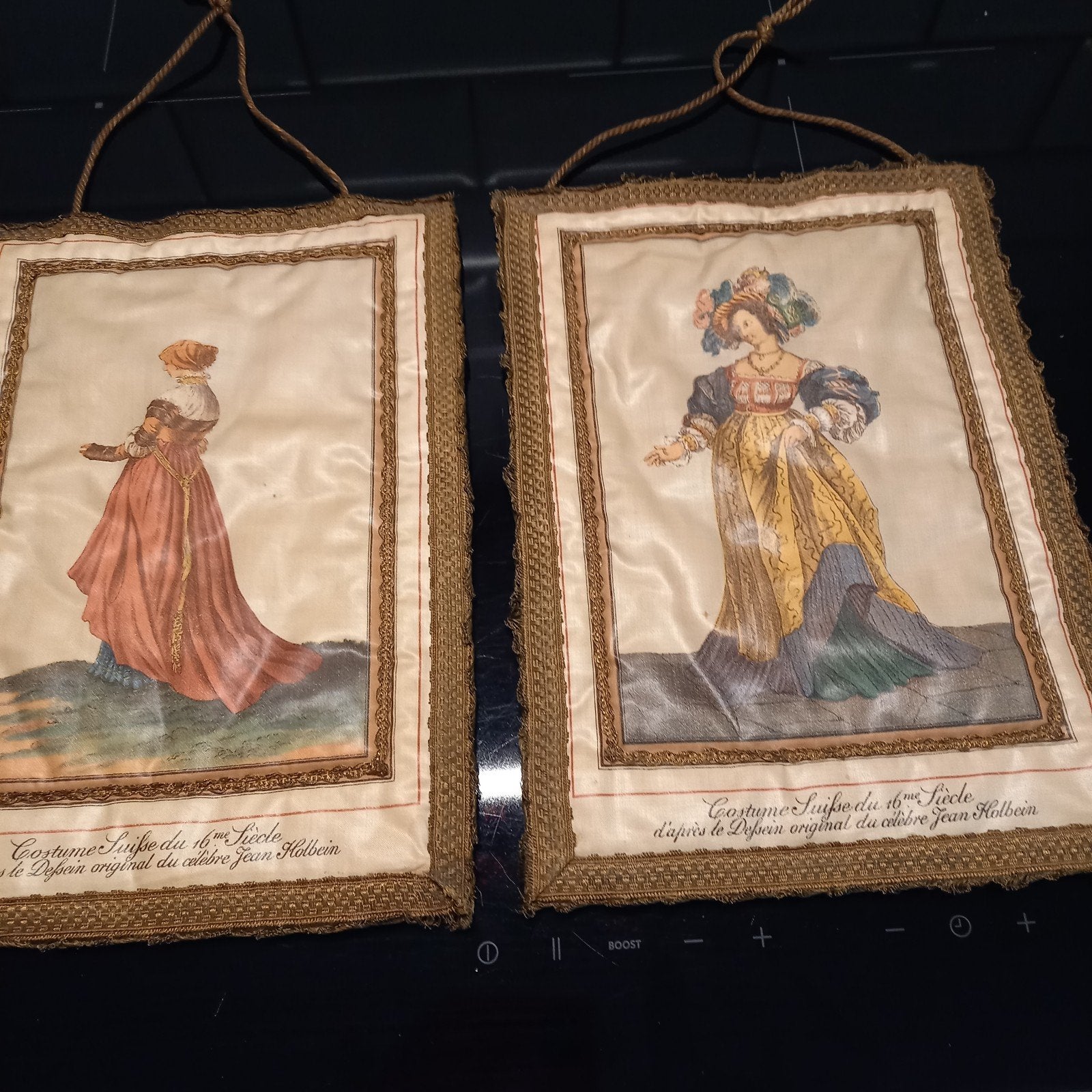 vintage zijden wanddecoratie met afb. Kleding stijl, Ophalen of Verzenden