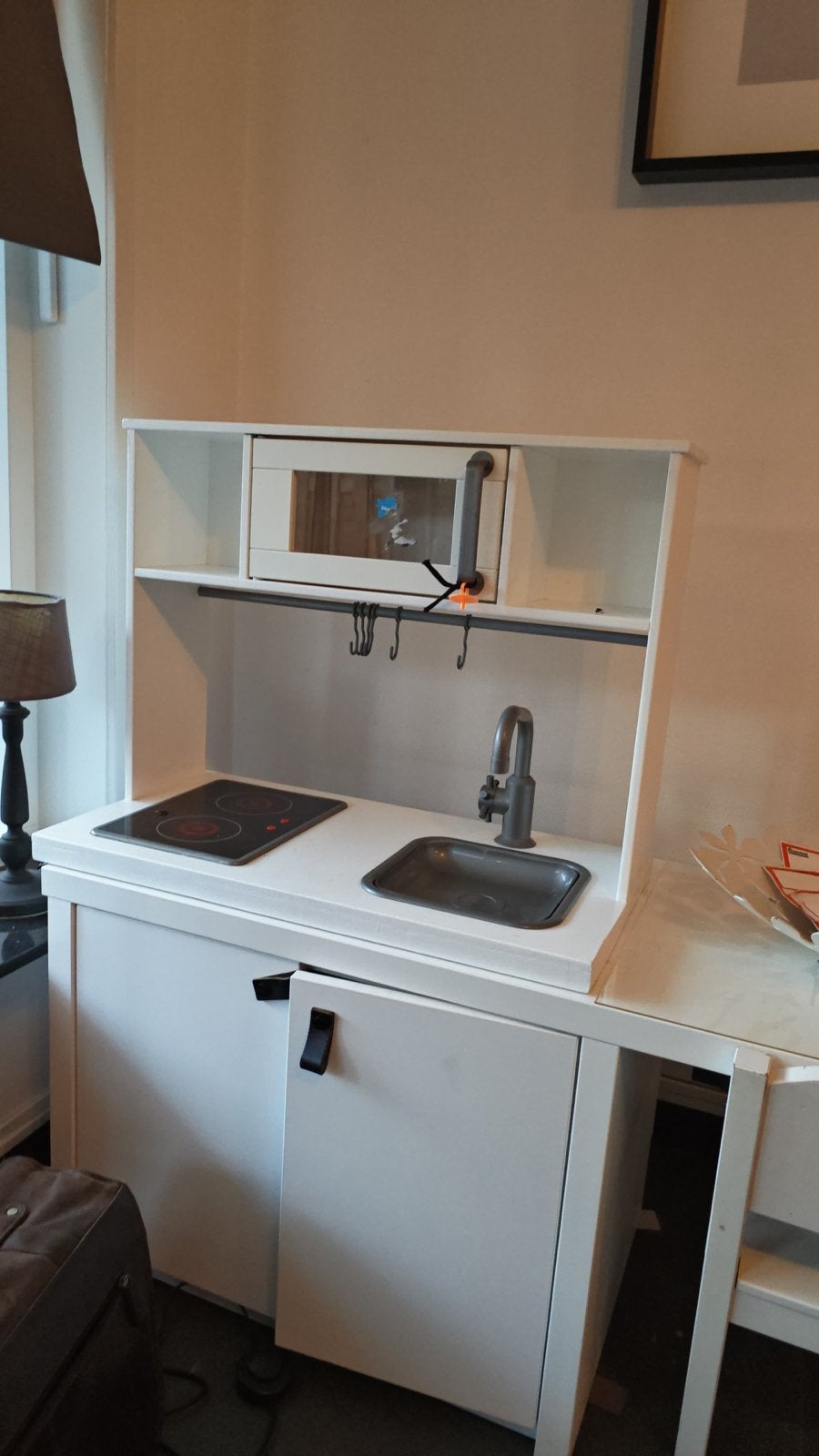 Speelkeuken met kookplaat, spoelbak en magnetron, Ophalen, Gebruikt, Hout, Speelkeuken