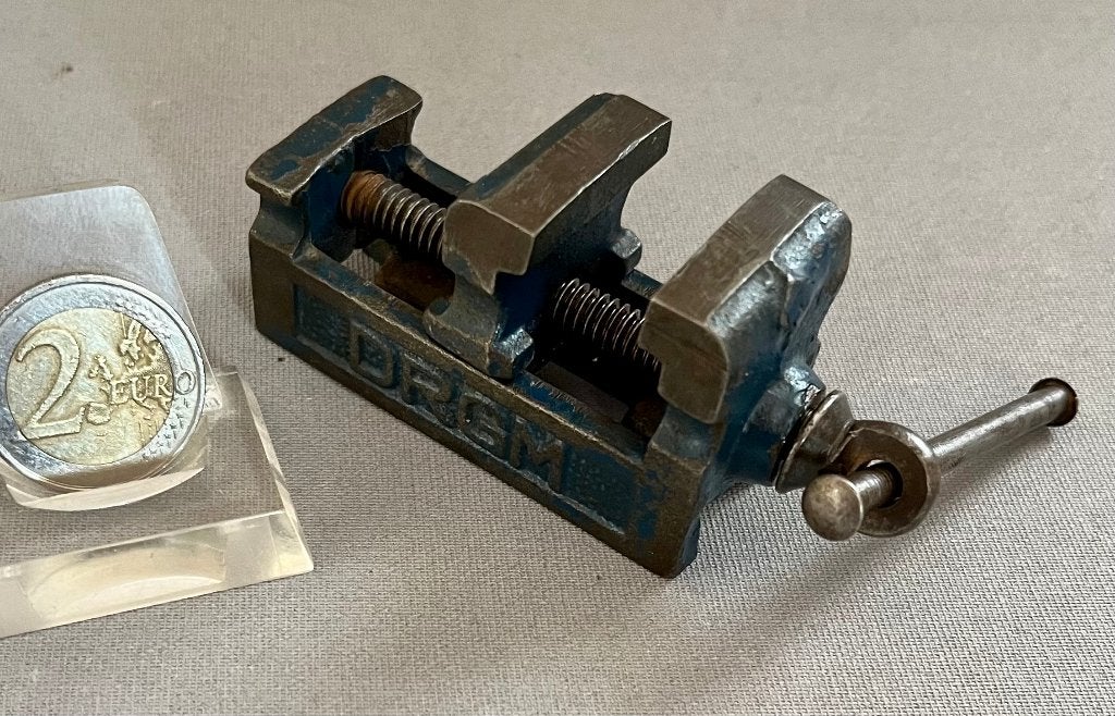 Antiek Mini-Bankschroefje DRGM, merk Reform-2, voor WO-II, Antiek en Kunst, Ophalen of Verzenden