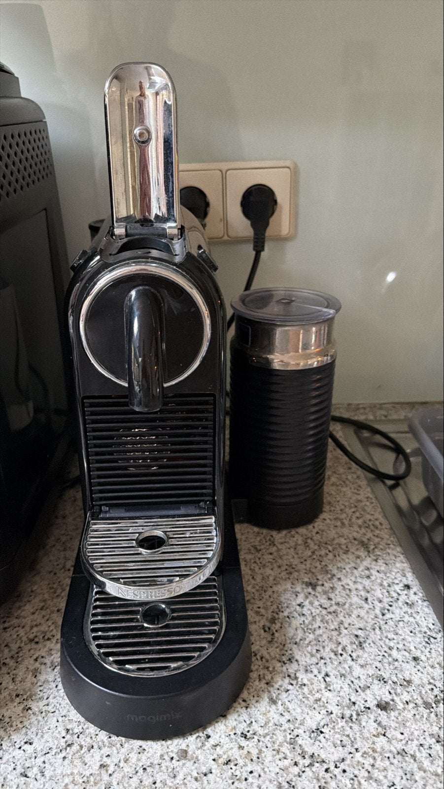 Nespresso Magimix Inissia Koffiemachine met Melkopschuimer, Ophalen, Koffiemachine, Zo goed als nieuw, 1 kopje