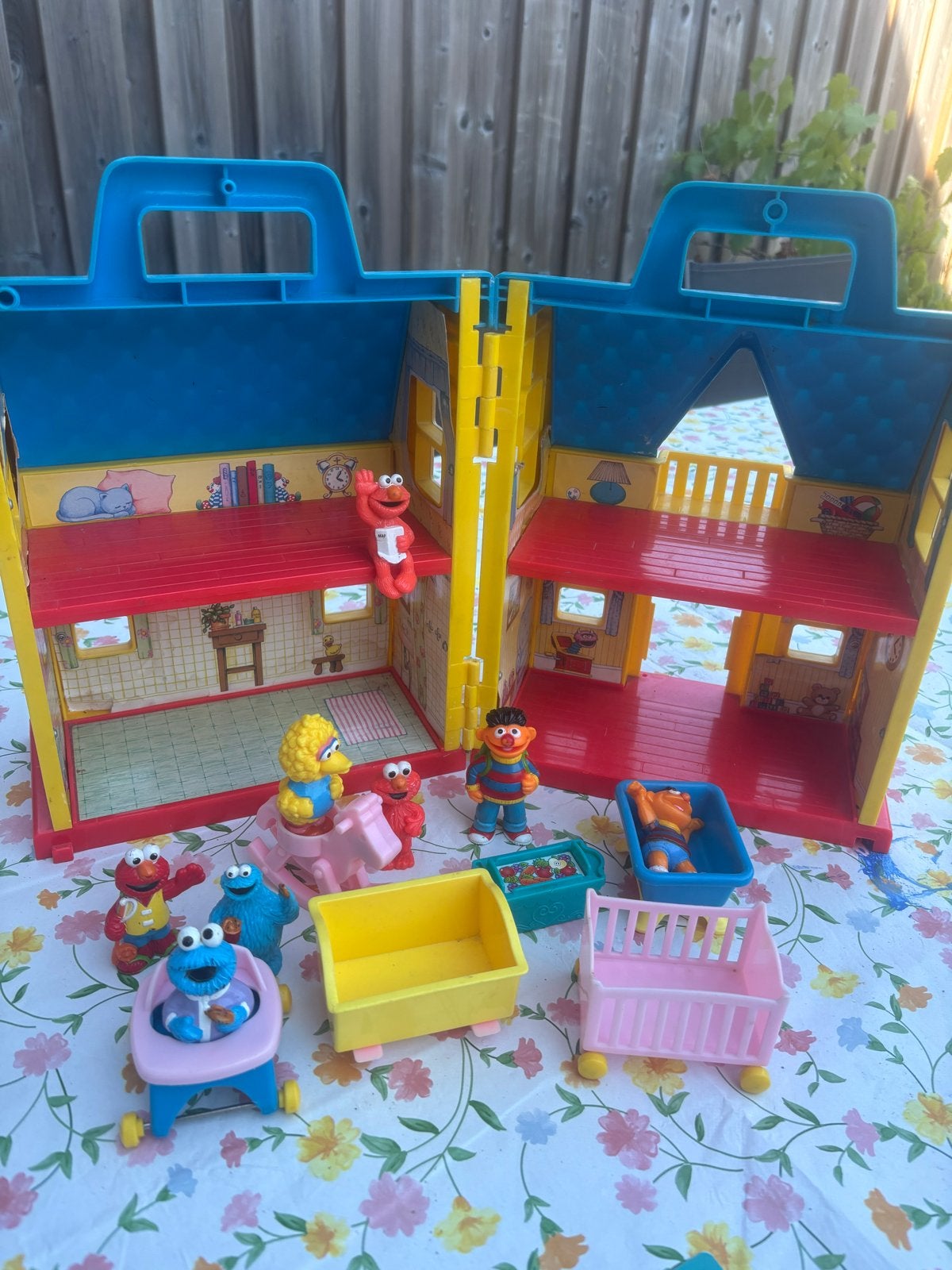 Vintage Sesamstraat huis met poppetjes en meubels, Verzenden, Gebruikt, Jongen of Meisje