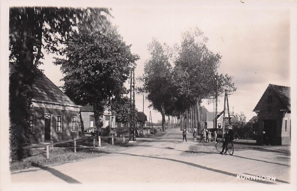 Kornhorn FOTOKAART - Dorpsgezicht FRAAI (gel. 1934), Ophalen of Verzenden, 1920 tot 1940, Gelopen, Groningen
