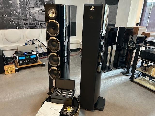 Triangle Magellan Quatuor space black, Gebruikt, 120 watt of meer, Front, Rear of Stereo speakers, Ophalen