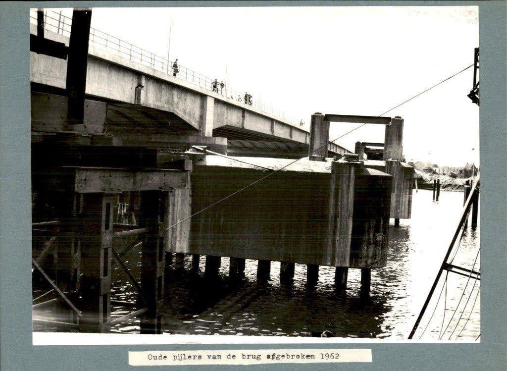 Roermond - Pijlers oude brug - Foto - 1962, Verzenden, 1960 tot 1980, Limburg