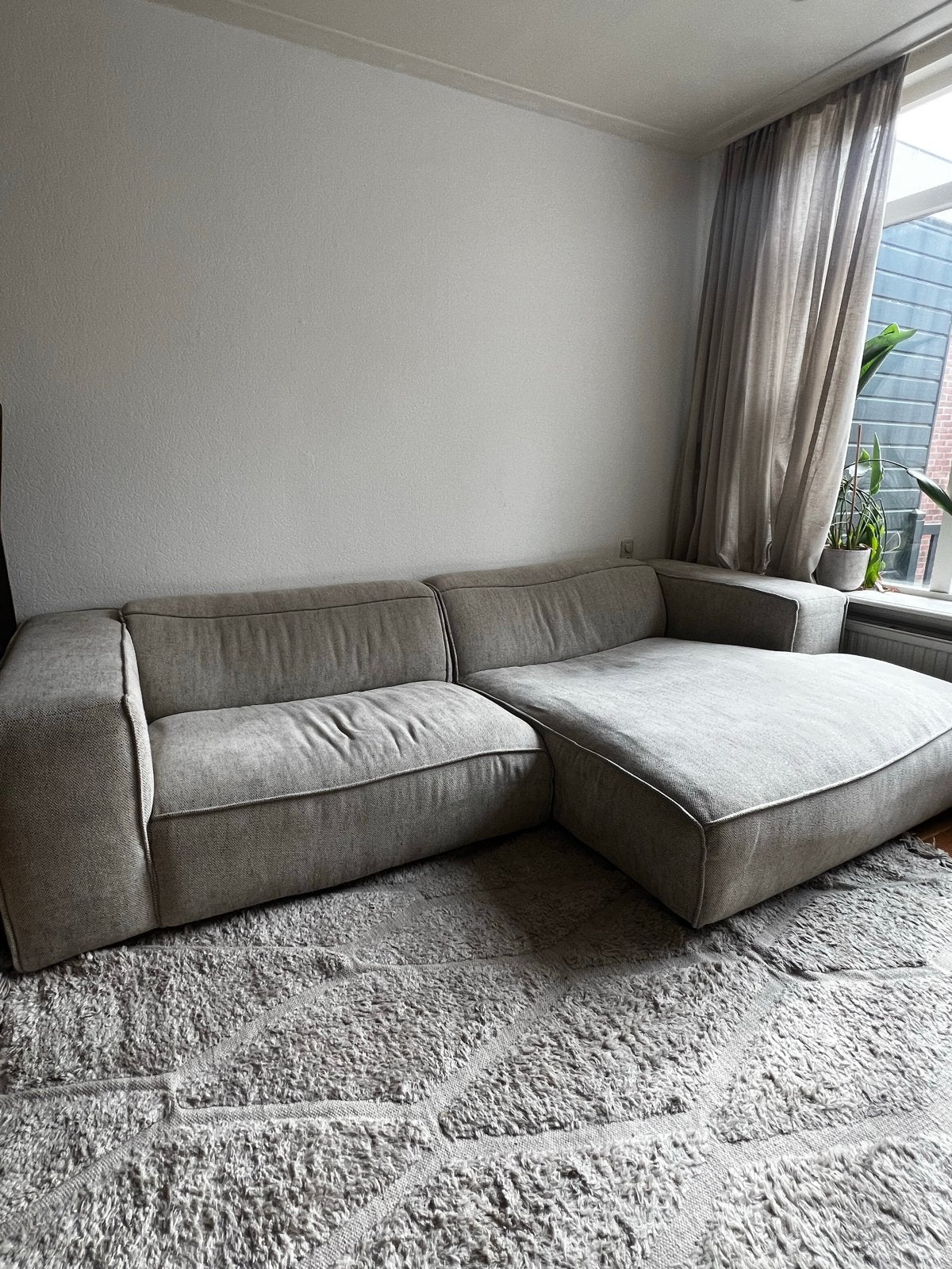 Beige hoekbank - 5 jaar oud, goede staat na reiniging, Huis en Inrichting, Ophalen, 250 tot 300 cm, Gebruikt, Hoekbank