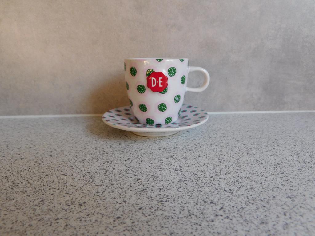 Kop en schotel Kinderservies Douwe Egberts, Gebruikt, Ophalen of Verzenden, Overige stijlen, Kop(pen) en/of Schotel(s)
