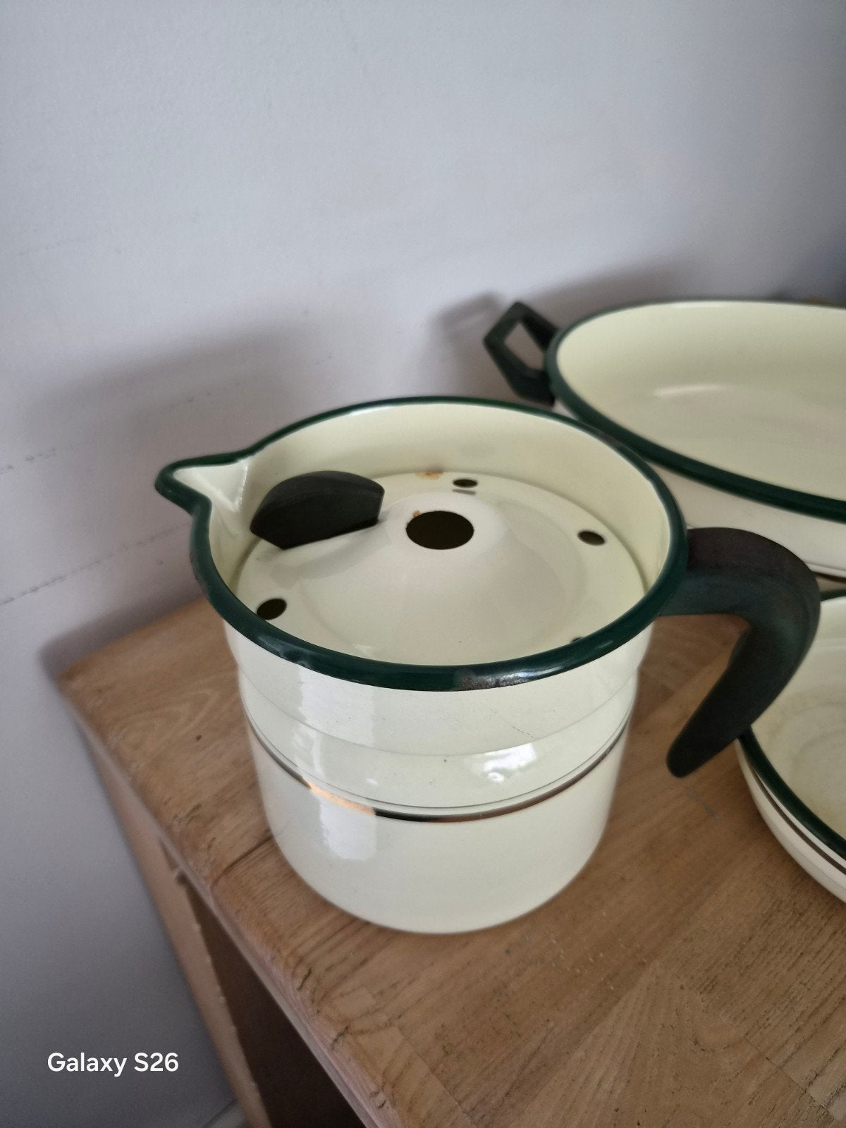 Vintage emaille set - Cremekleurig met groen en goud, Ophalen of Verzenden