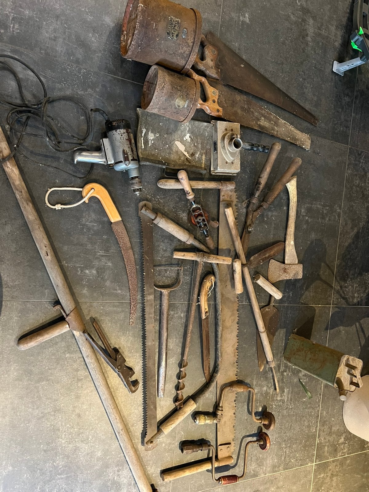 Olie blik zagen boor antiek gereedschap stalen blikken, Antiek en Kunst, Antiek | Gereedschap en Instrumenten, Ophalen of Verzenden