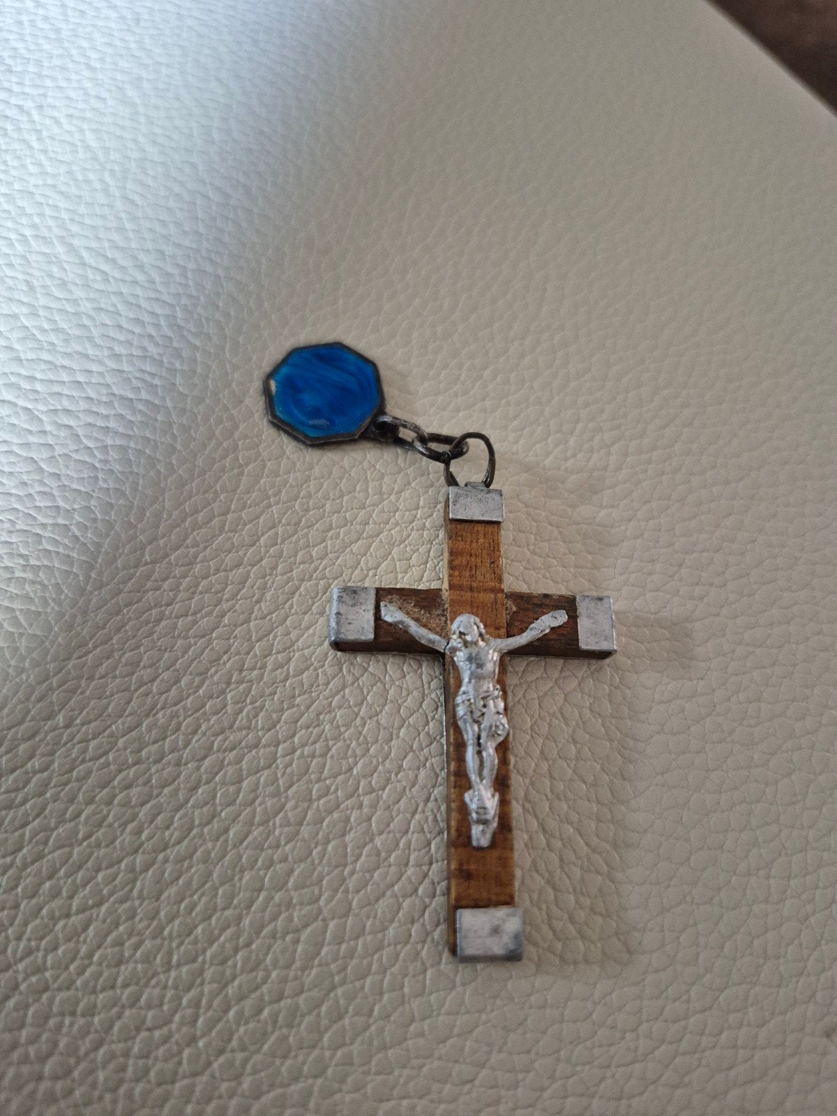 Antiek houten Crucifix met Devotie Medaille, Antiek en Kunst, Ophalen of Verzenden